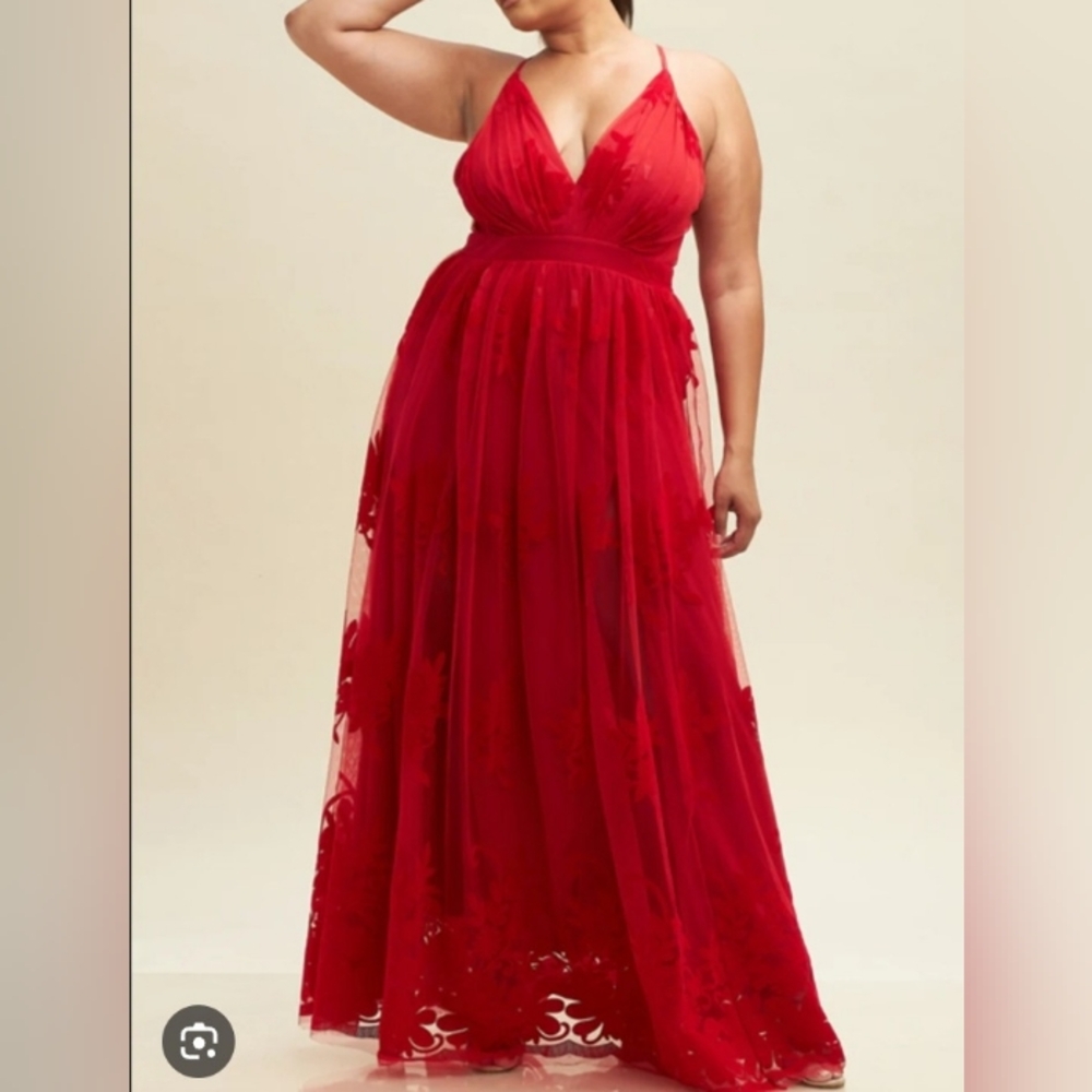 Elegant Red Floral Deep V-Neck Maxi Dress Size Small NWT